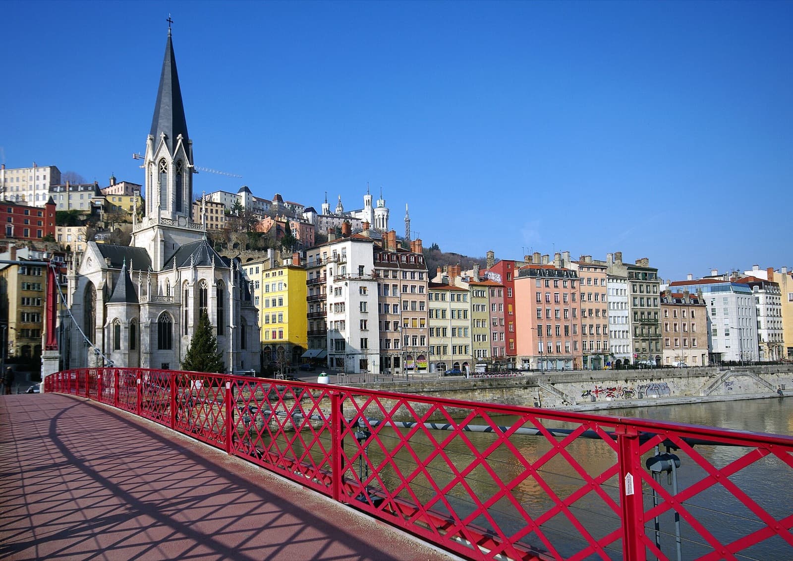 Lyon : Eglise St.-Georges et quais de Saône Lyon.jpg